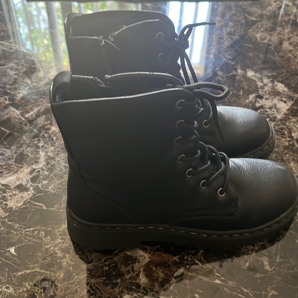 Sincerely Jules boots/ size 4